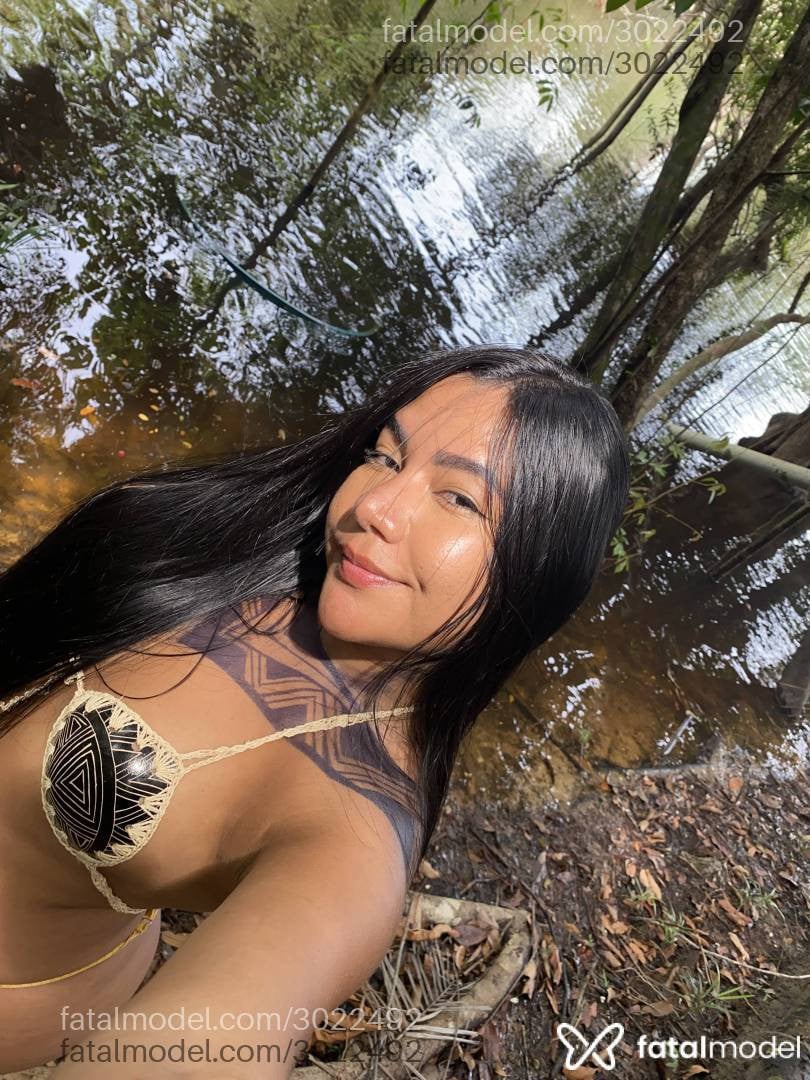 Acompanhante mulher morena (o) de olhos pretos - Tawani