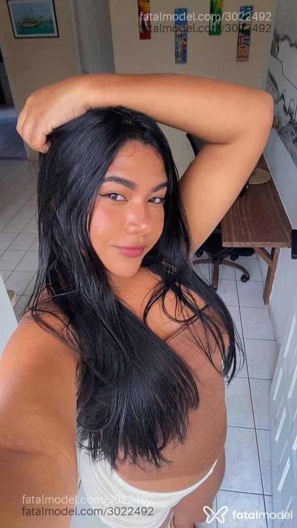 Acompanhante mulher morena (o) de olhos pretos - Tawani