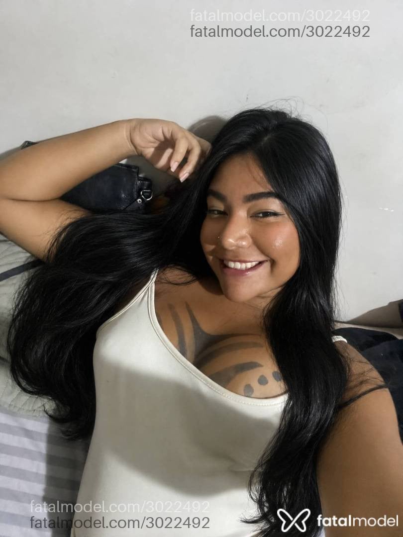 Acompanhante mulher morena (o) de olhos pretos - Tawani