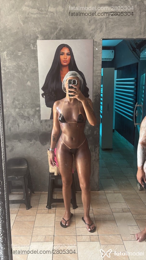 Acompanhante mulher morena (o) de olhos verdes em Bom Despacho Acompanhante mulher morena (o) de olhos verdes em Bom Despacho - Bella