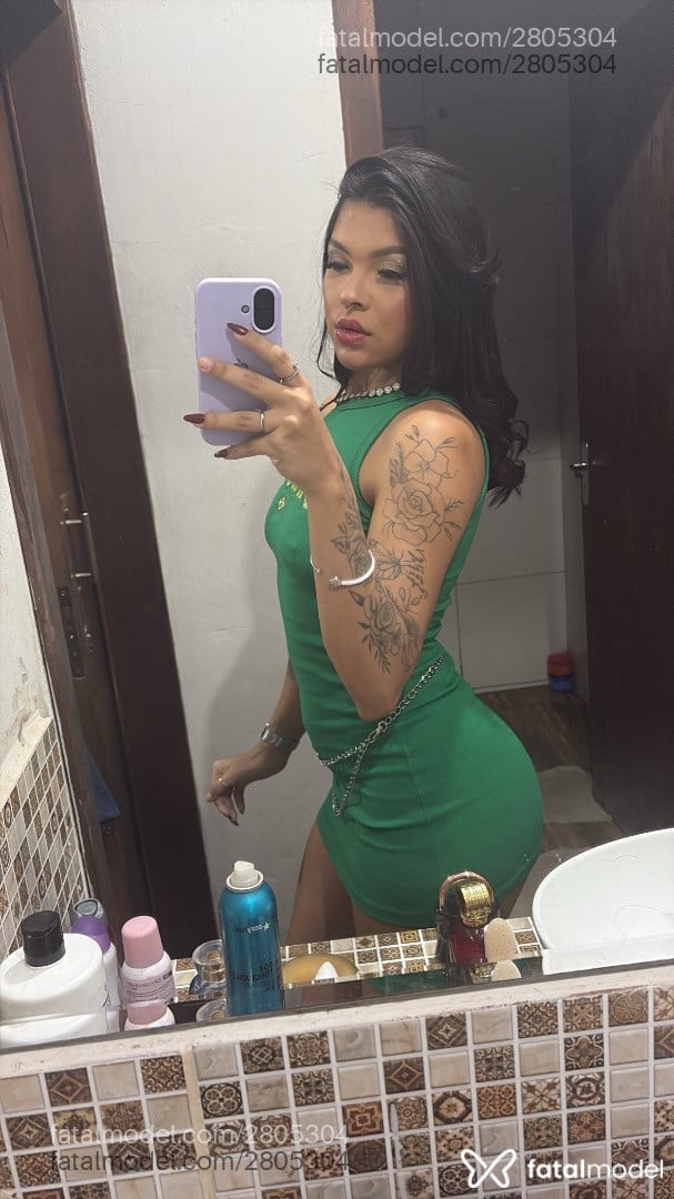 Acompanhante mulher morena (o) de olhos verdes em Bom Despacho Acompanhante mulher morena (o) de olhos verdes em Bom Despacho - Bella