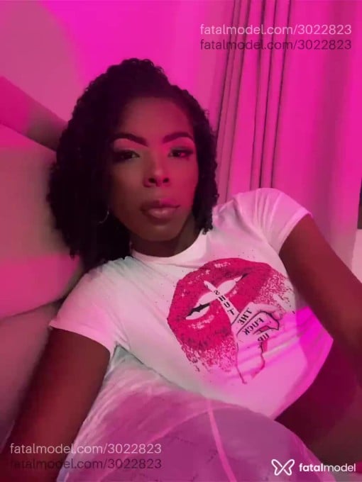 Acompanhante mulher trans morena (o) de olhos pretos em Salvador - Moraes