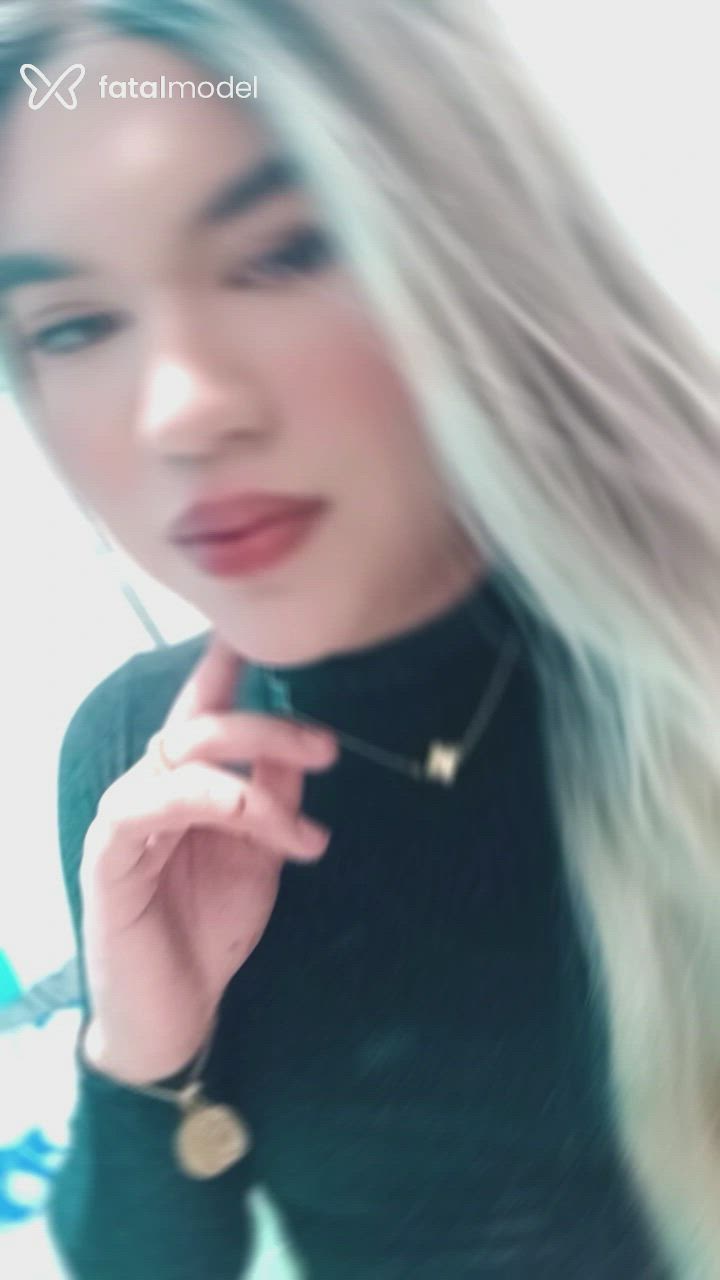 Acompanhante mulher trans loira (o) de olhos mel - Mellany