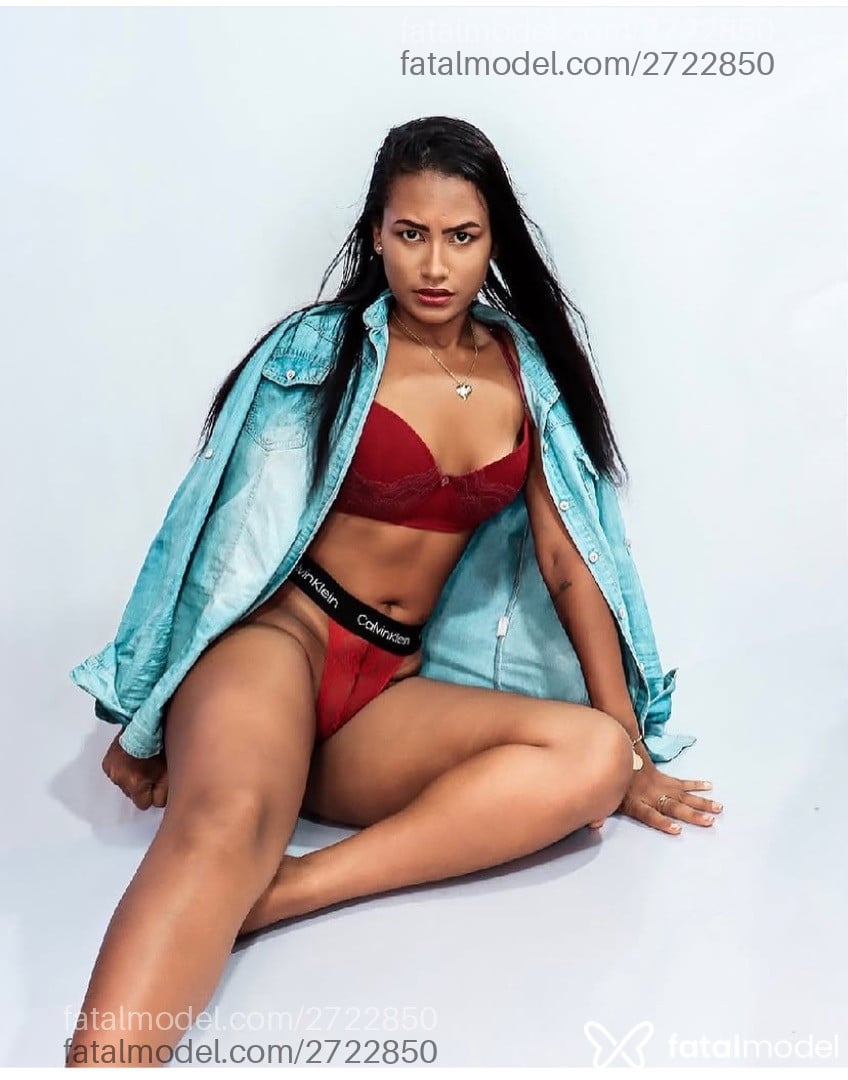 Acompanhante mulher morena (o) de olhos castanhos - Hosana