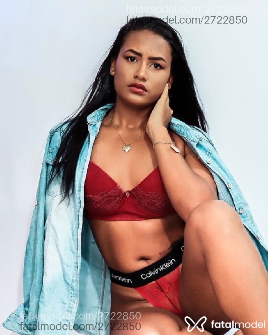 Acompanhante mulher morena (o) de olhos castanhos - Hosana