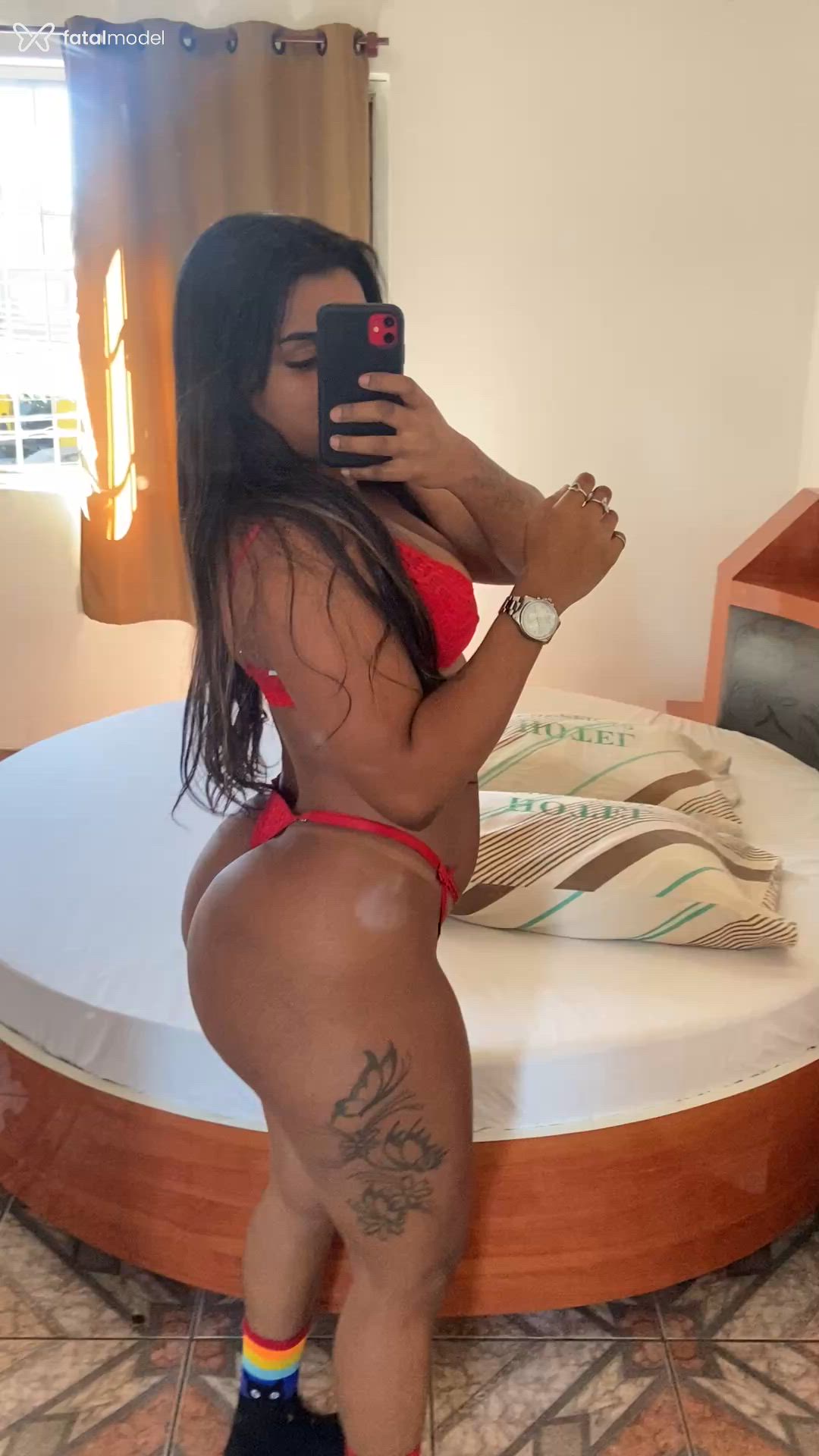 Acompanhante mulher com cabelo castanho de olhos pretos - Milena Acompanhante mulher com cabelo castanho de olhos pretos - Milena