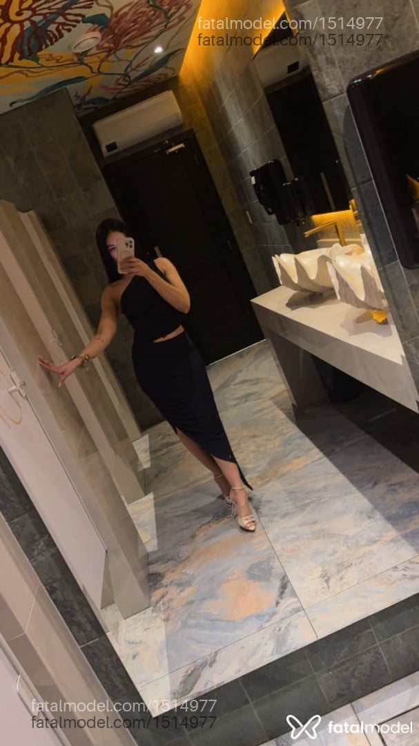 Acompanhante mulher com cabelo castanho de olhos pretos - Nicole Acompanhante mulher com cabelo castanho de olhos pretos - Nicole