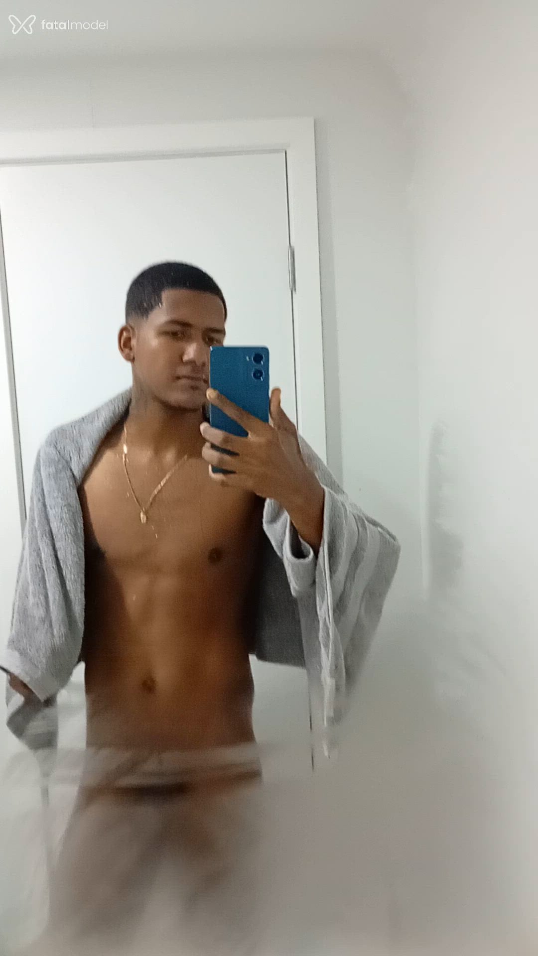 Acompanhante homem com cabelo castanho de olhos castanhos - Ivan Santos