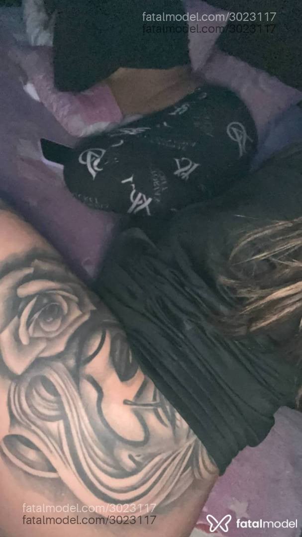 Acompanhante mulher trans loira (o) de olhos castanhos - Manuzinha