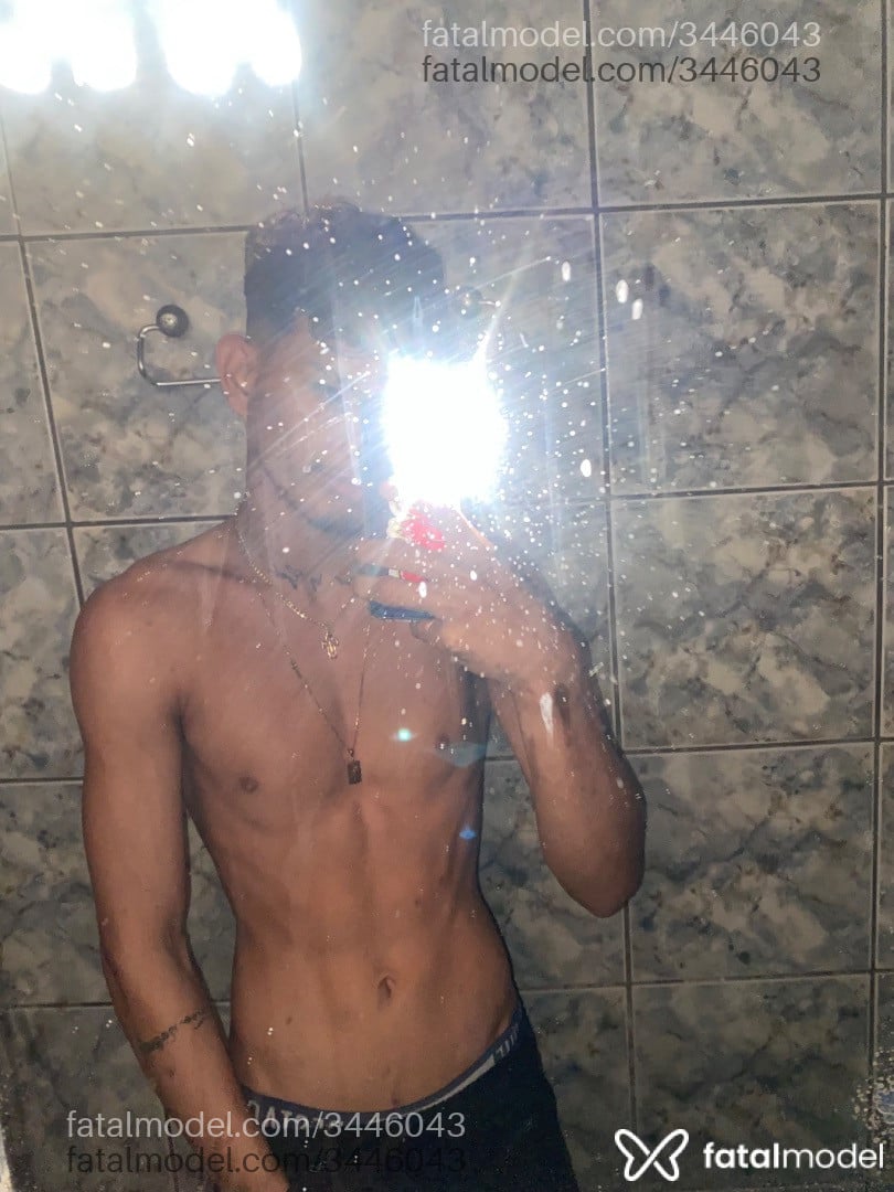 Acompanhante homem morena (o) de olhos castanhos em São Paulo - Santos