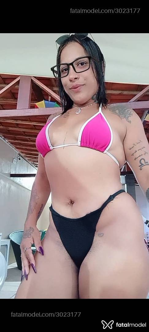 Acompanhante mulher com cabelo castanho de olhos pretos - Luna Neles