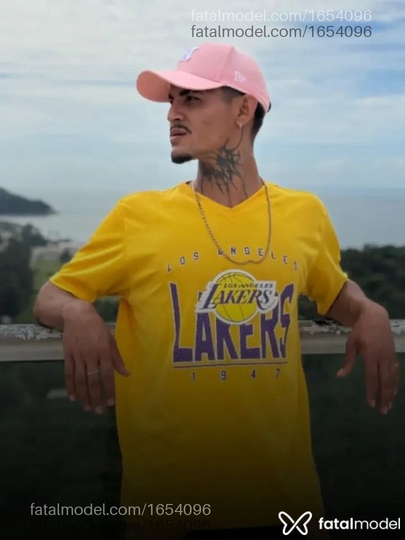 Acompanhante homem com cabelo castanho de olhos castanhos em Itapema - Philip