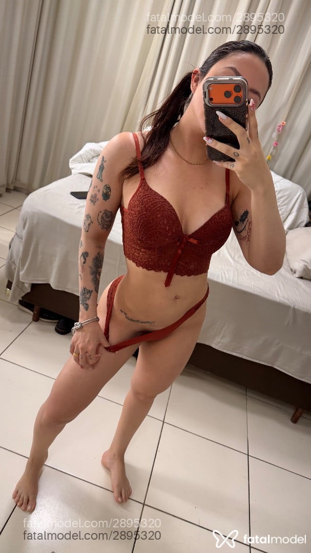 Acompanhante mulher ruiva (o) de olhos castanhos em Virtual - Anna Savegnago