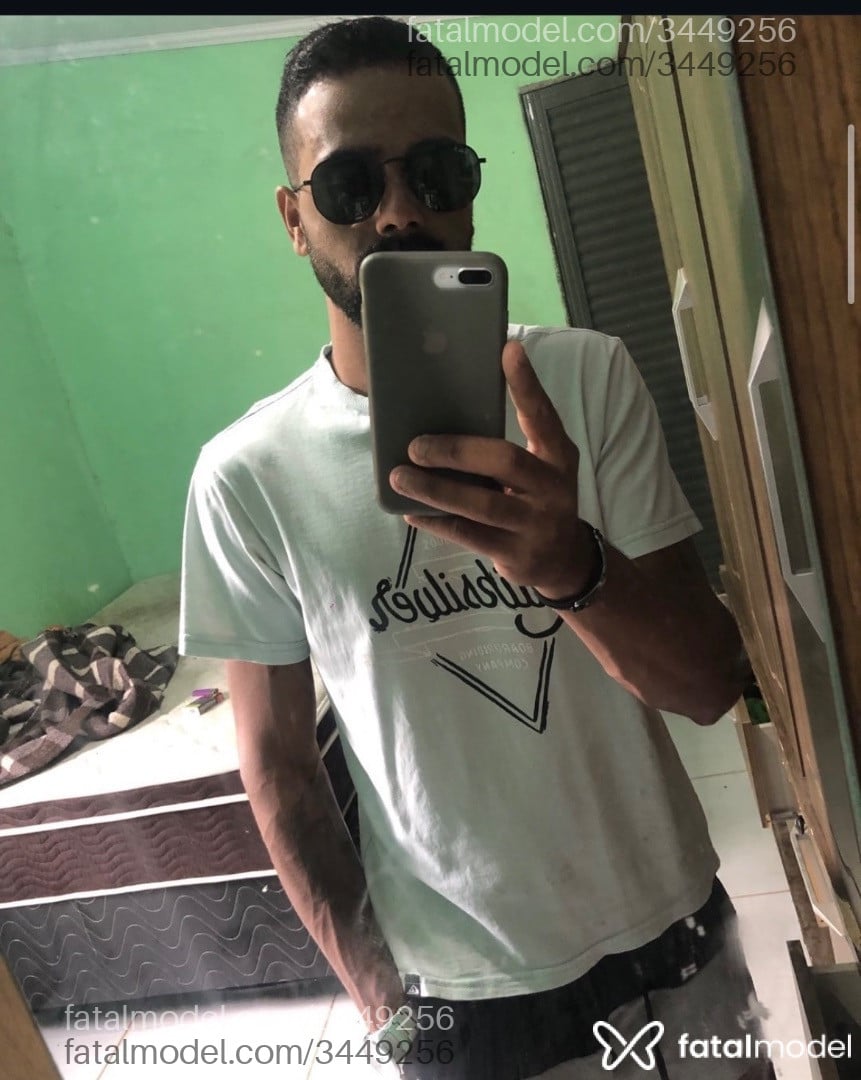 Acompanhante homem morena (o) de olhos castanhos em Goiânia - França