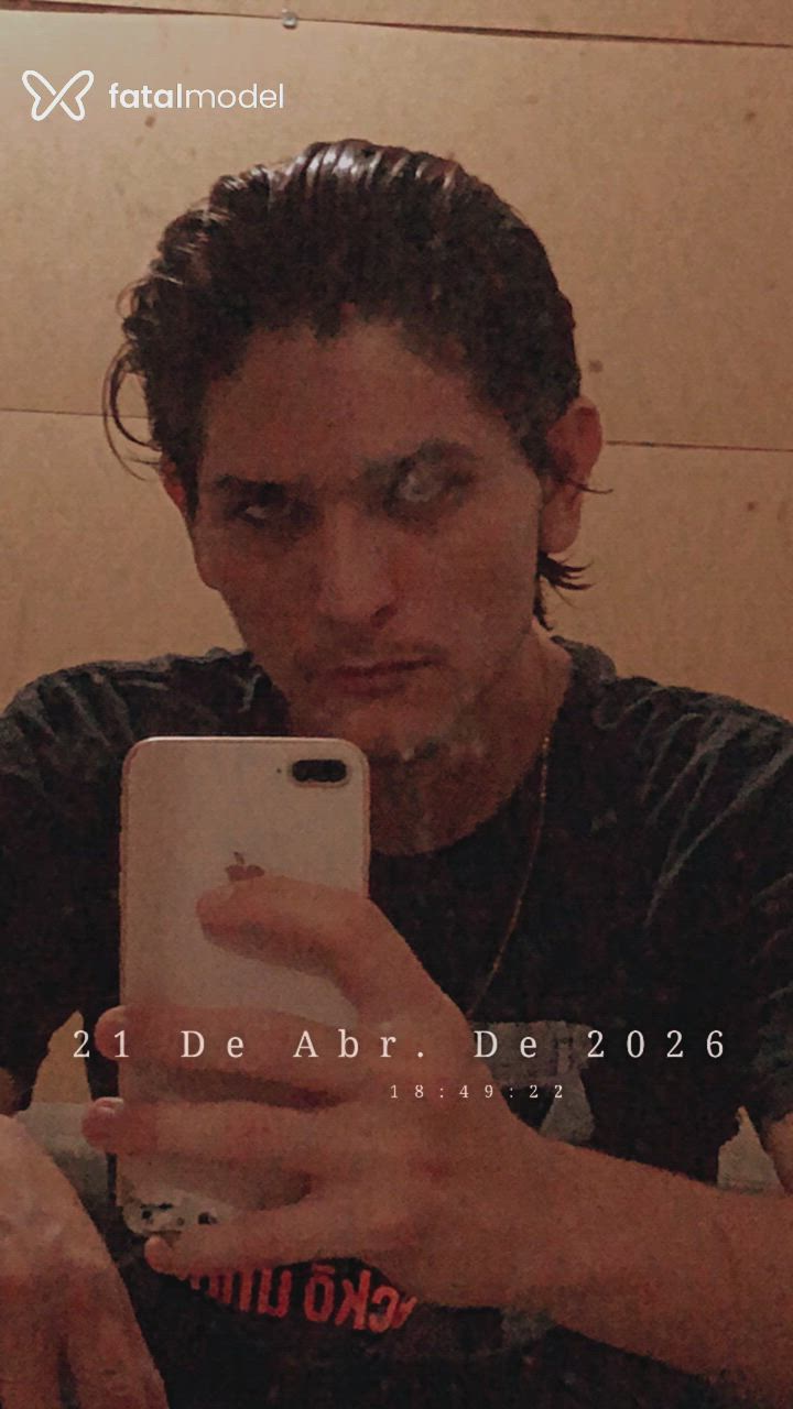 Acompanhante homem com cabelo castanho de olhos verdes em Florianópolis Acompanhante homem com cabelo castanho de olhos verdes em Florianópolis - Faxineiro Angelo