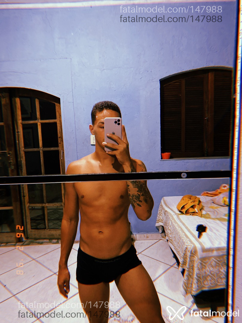 Acompanhante homem com cabelo castanho de olhos castanhos - Gustavo Acompanhante homem com cabelo castanho de olhos castanhos - Gustavo