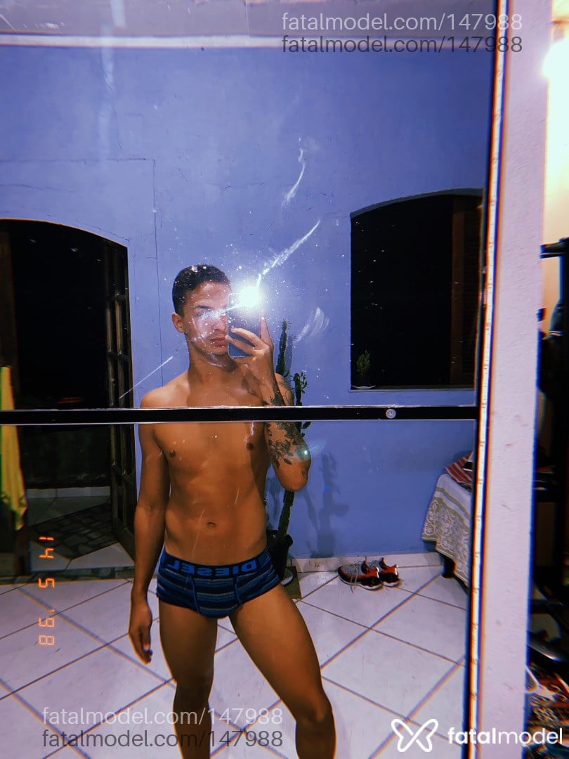 Acompanhante homem com cabelo castanho de olhos castanhos em Atibaia - Gustavo