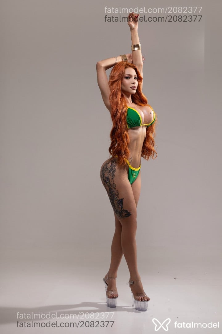 Acompanhante mulher trans ruiva (o) de olhos mel - Victoria Mancini