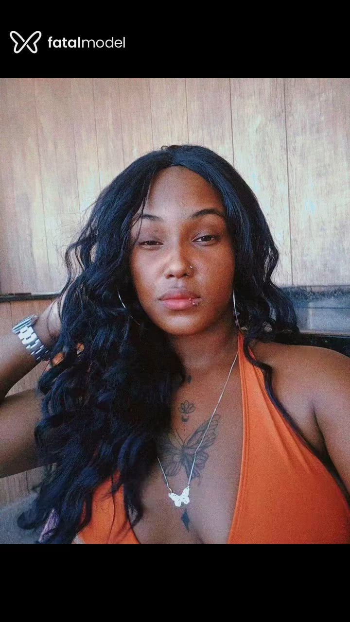 Acompanhante mulher com cabelo castanho de olhos castanhos - Preta