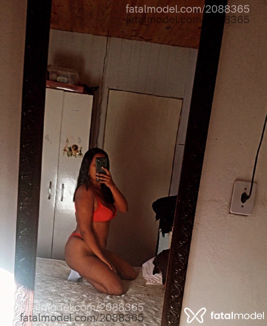 Acompanhante mulher morena (o) de olhos pretos em Rio Grande - Larissa