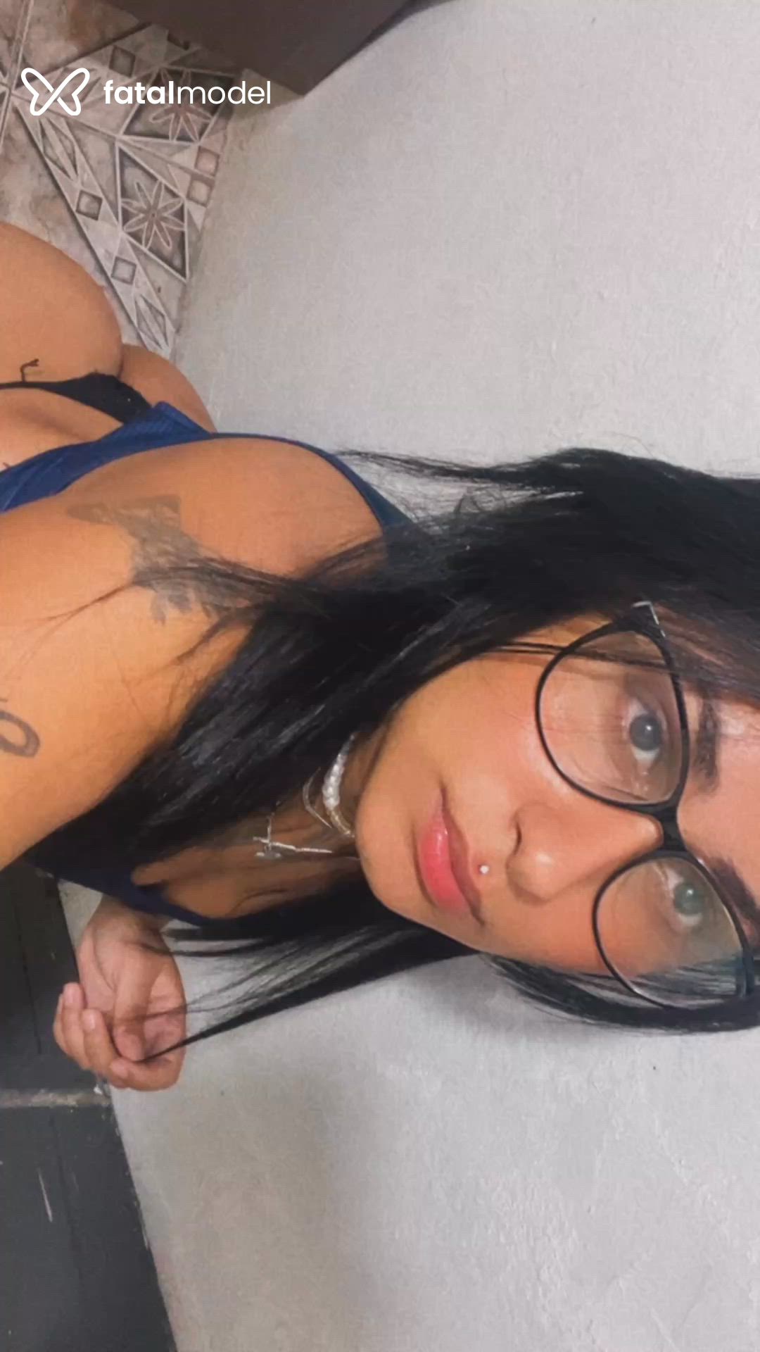 Acompanhante mulher morena (o) de olhos castanhos em Mogi das Cruzes - Indiah Khalifa