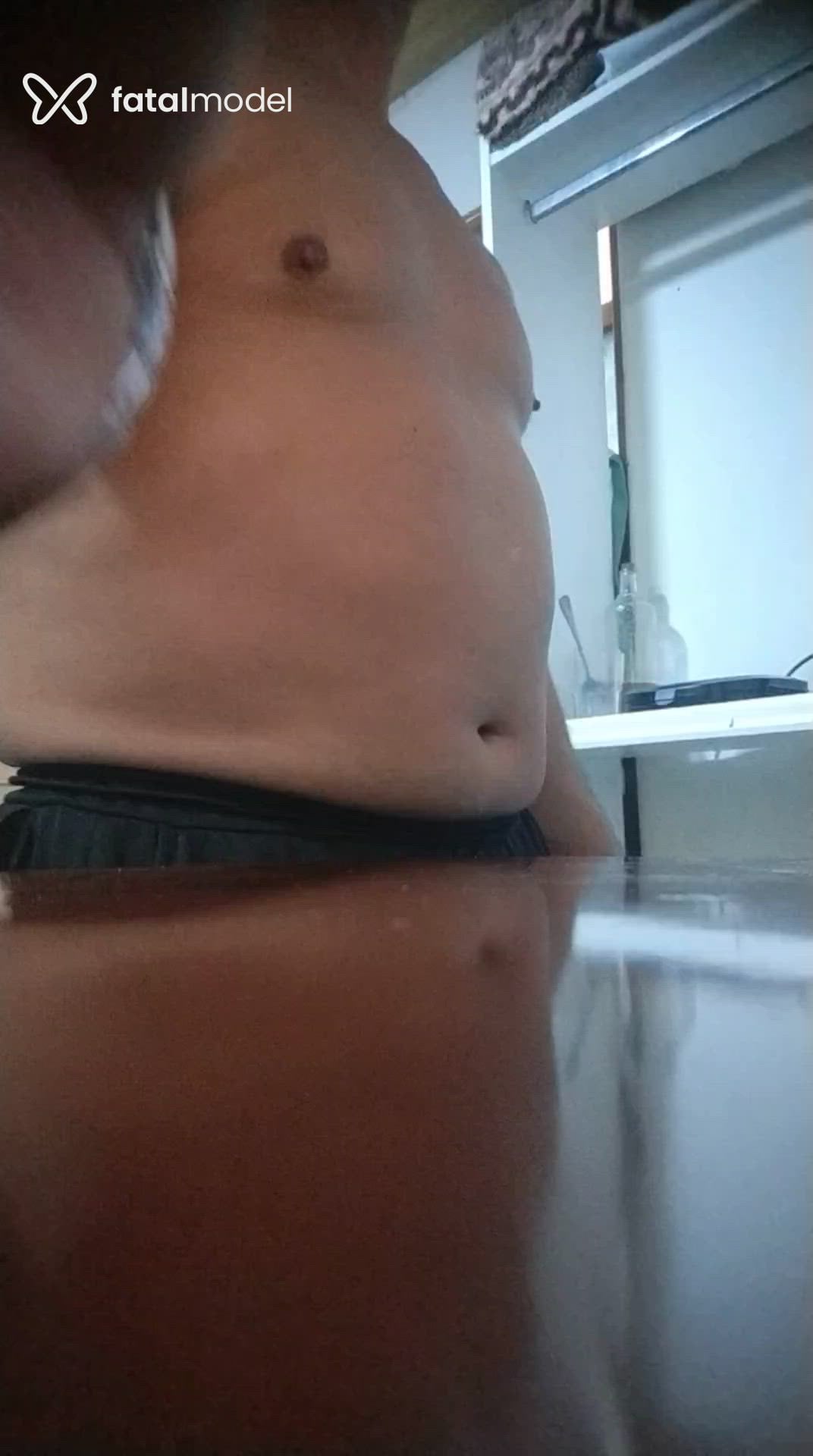 Acompanhante homem com cabelo grisalho de olhos castanhos - Andershow