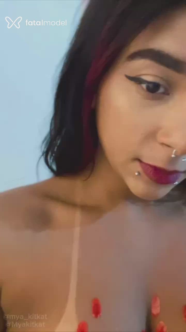 Acompanhante mulher morena (o) de olhos castanhos em Virtual - Myakitkat