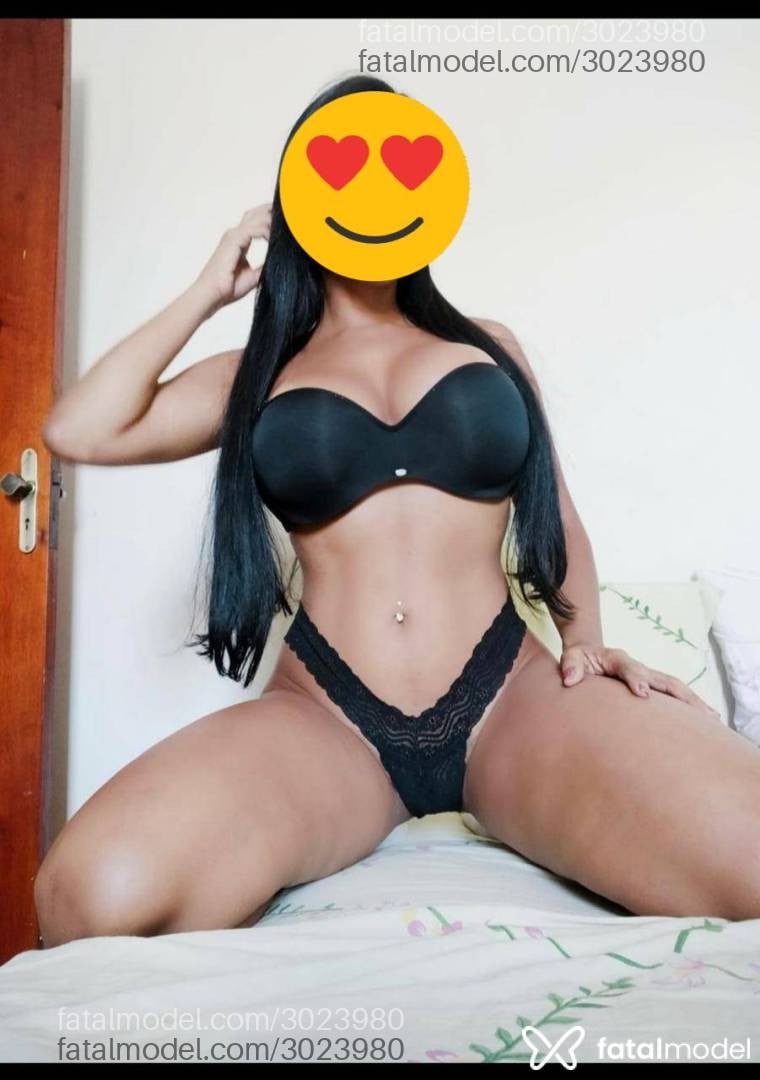 Acompanhante mulher morena (o) de olhos pretos - Tainá Bellini