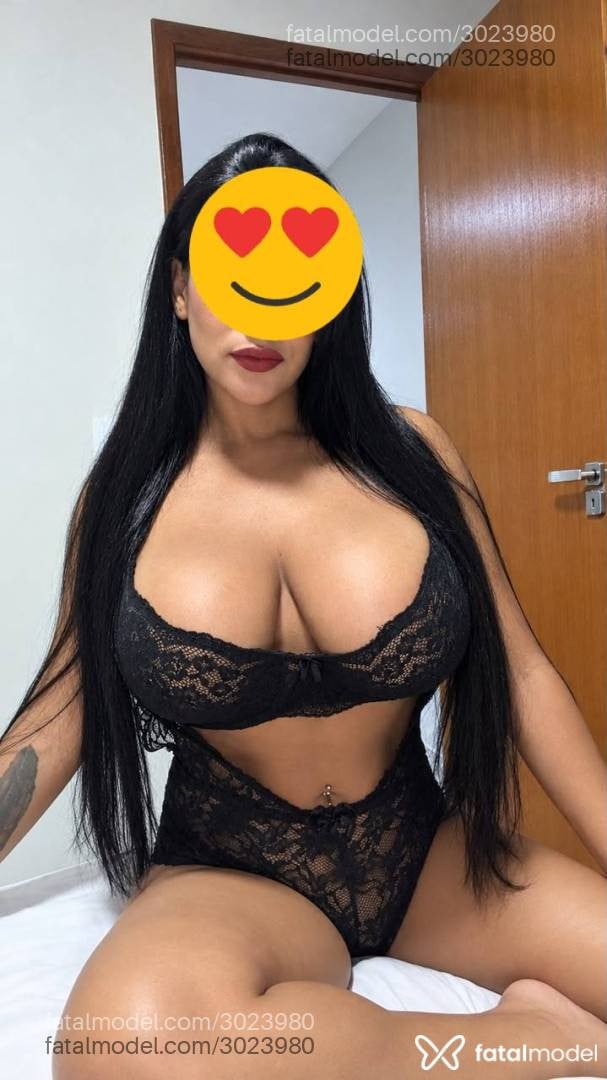 Acompanhante mulher morena (o) de olhos pretos - Tainá Bellini