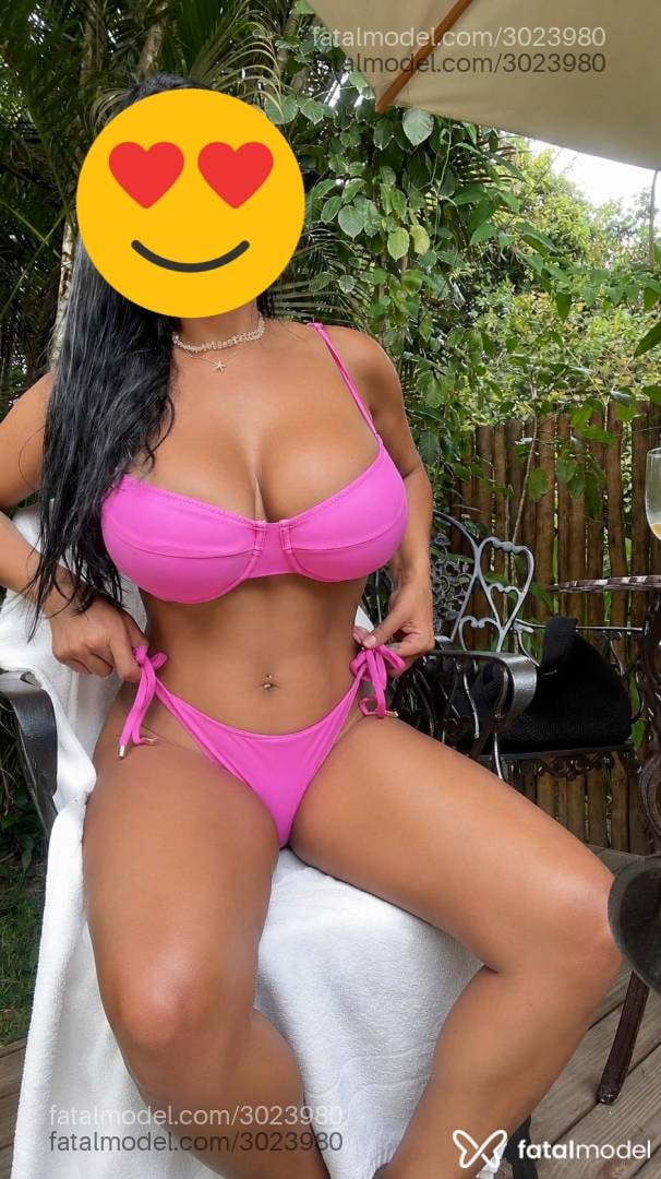 Acompanhante mulher morena (o) de olhos pretos - Tainá Bellini