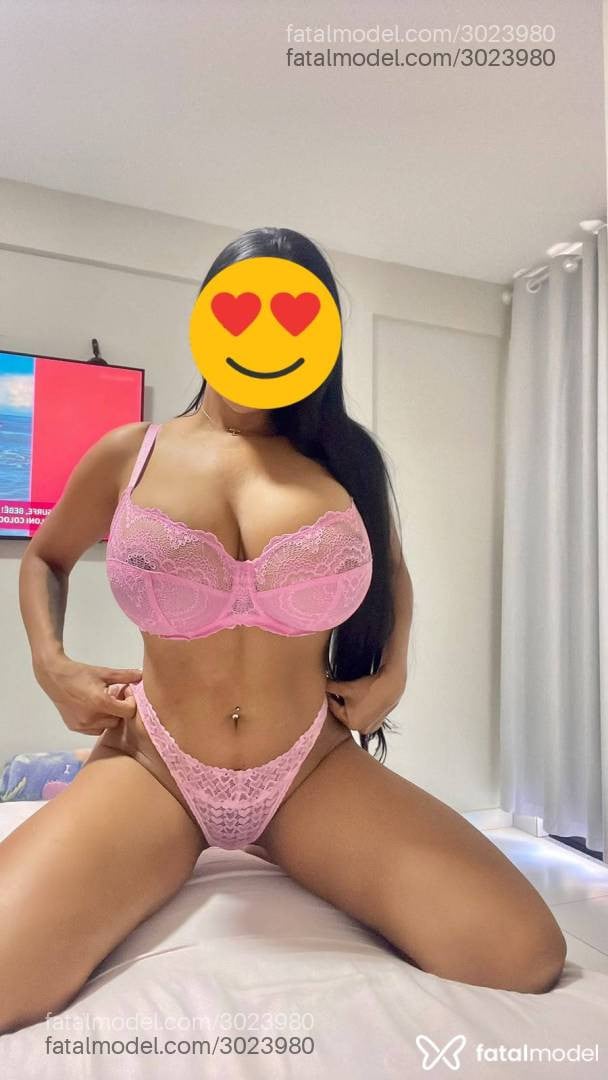 Acompanhante mulher morena (o) de olhos pretos - Tainá Bellini