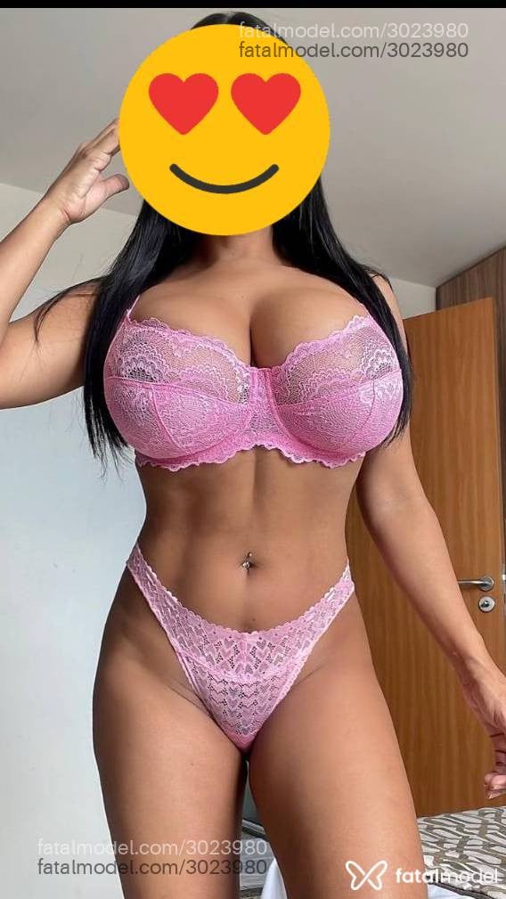 Acompanhante mulher morena (o) de olhos pretos - Tainá Bellini