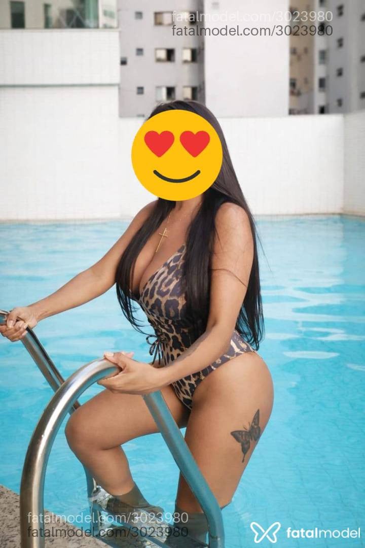 Acompanhante mulher morena (o) de olhos pretos - Tainá Bellini