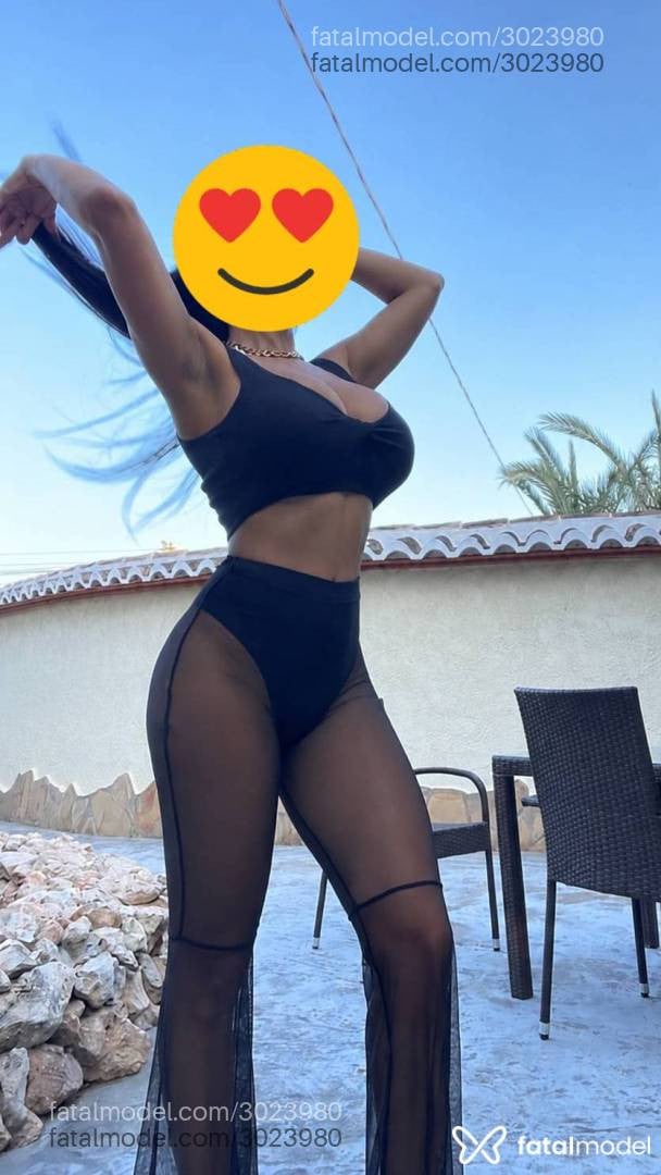 Acompanhante mulher morena (o) de olhos pretos - Tainá Bellini