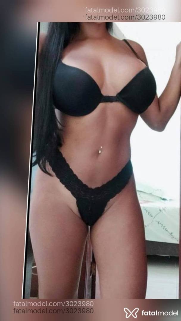Acompanhante mulher morena (o) de olhos pretos - Tainá Bellini