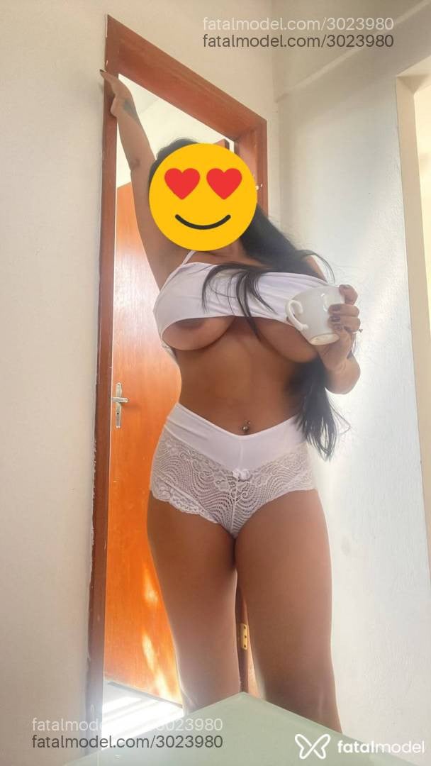 Acompanhante mulher morena (o) de olhos pretos - Tainá Bellini