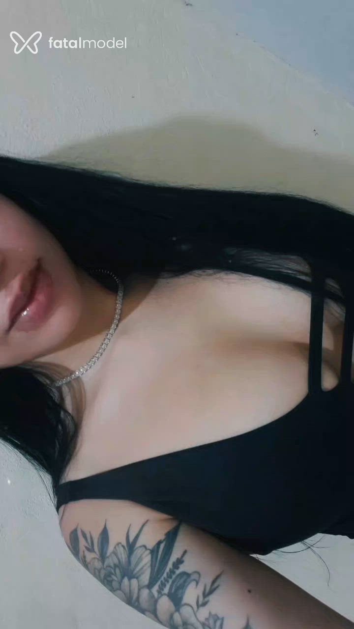 Acompanhante mulher morena (o) de olhos pretos em Fortaleza Acompanhante mulher morena (o) de olhos pretos em Fortaleza - Cristal