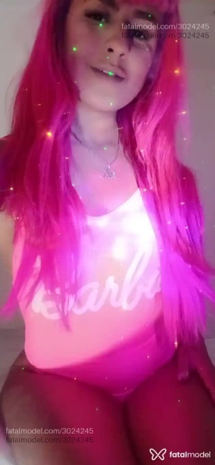 Acompanhante mulher com cabelo colorido de olhos pretos em São Paulo - Camila Santos