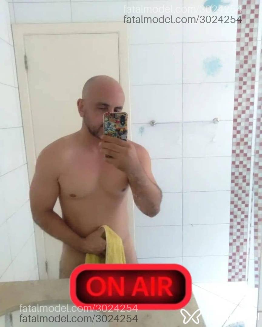 Acompanhante homem sem cabelo de olhos castanhos - Kazaleleela