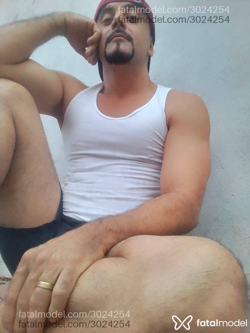 Acompanhante homem sem cabelo de olhos castanhos - Kazaleleela
