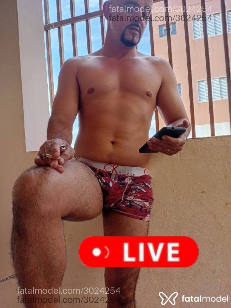 Acompanhante homem sem cabelo de olhos castanhos - Kazaleleela