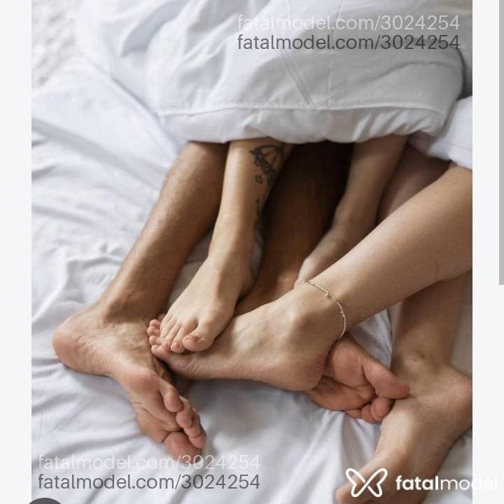 Acompanhante homem sem cabelo de olhos castanhos - Kazaleleela