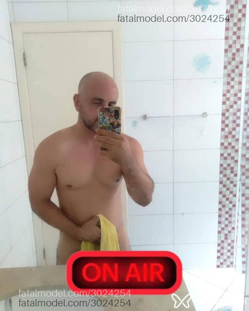 Acompanhante homem sem cabelo de olhos castanhos - Kazaleleela
