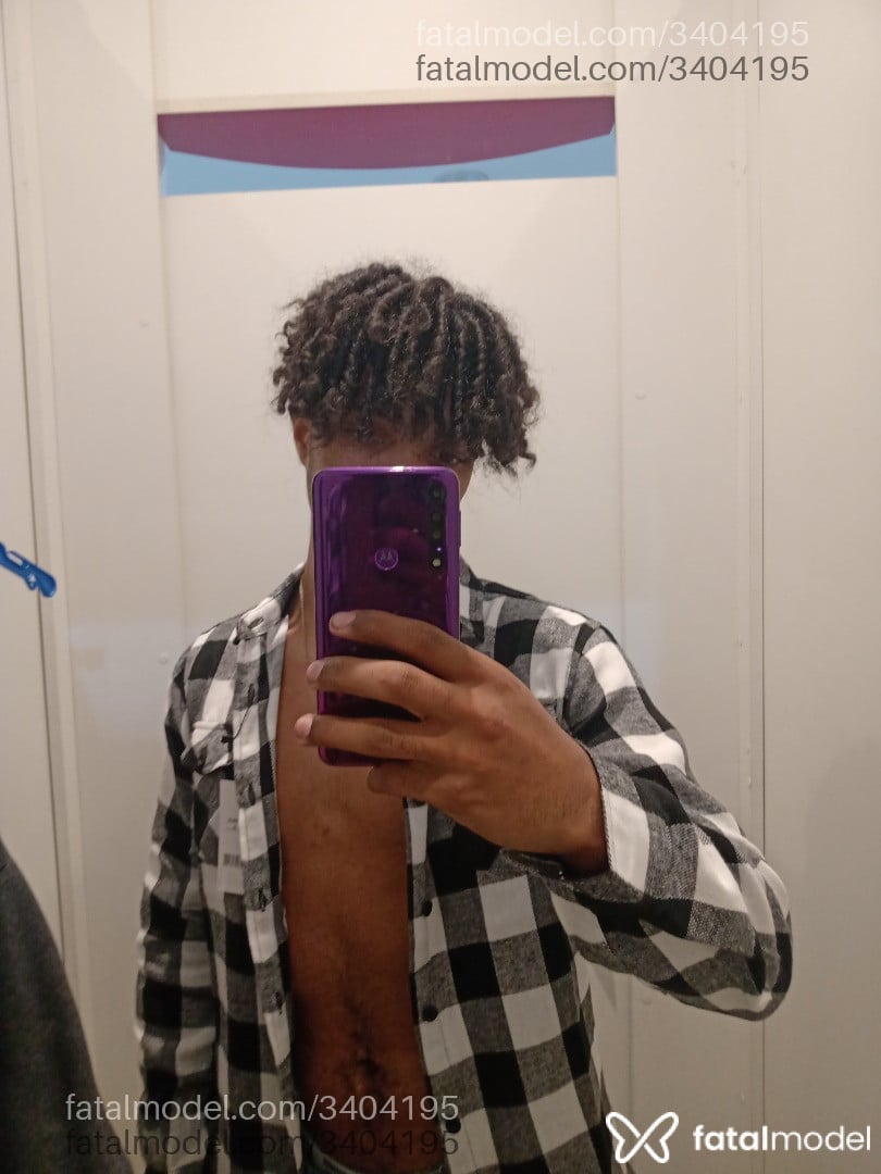 Acompanhante homem com cabelo castanho de olhos pretos - David