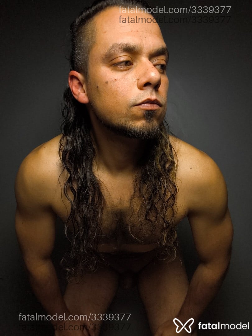Acompanhante homem com cabelo castanho de olhos castanhos - Raeln Acompanhante homem com cabelo castanho de olhos castanhos - Raeln