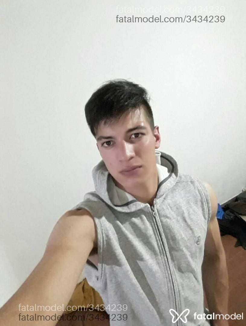 Acompanhante homem com cabelo castanho de olhos castanhos em Santa Cruz do Sul - João Carlos