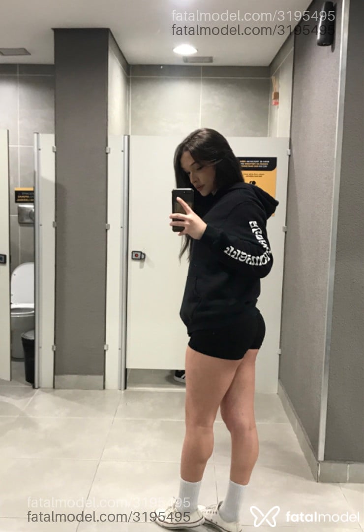 Acompanhante mulher trans com cabelo castanho de olhos castanhos em Curitiba - Alana Souza
