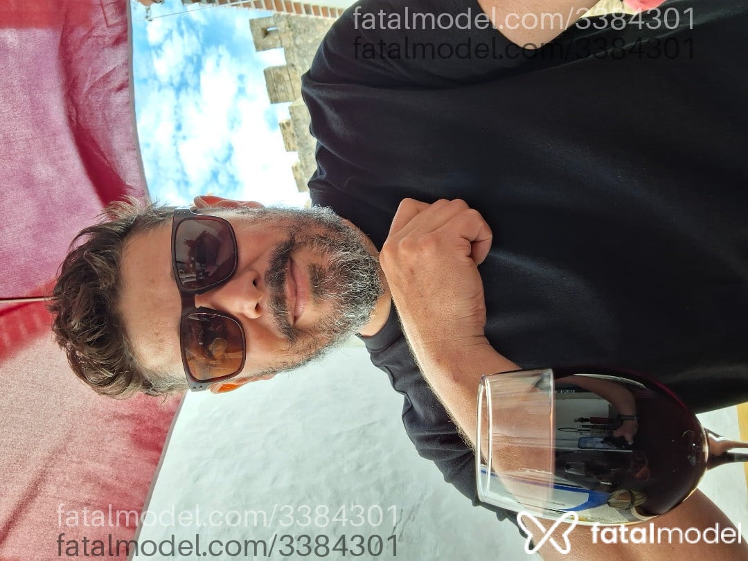 Acompanhante homem com cabelo castanho de olhos castanhos - Carlos Acompanhante homem com cabelo castanho de olhos castanhos - Carlos