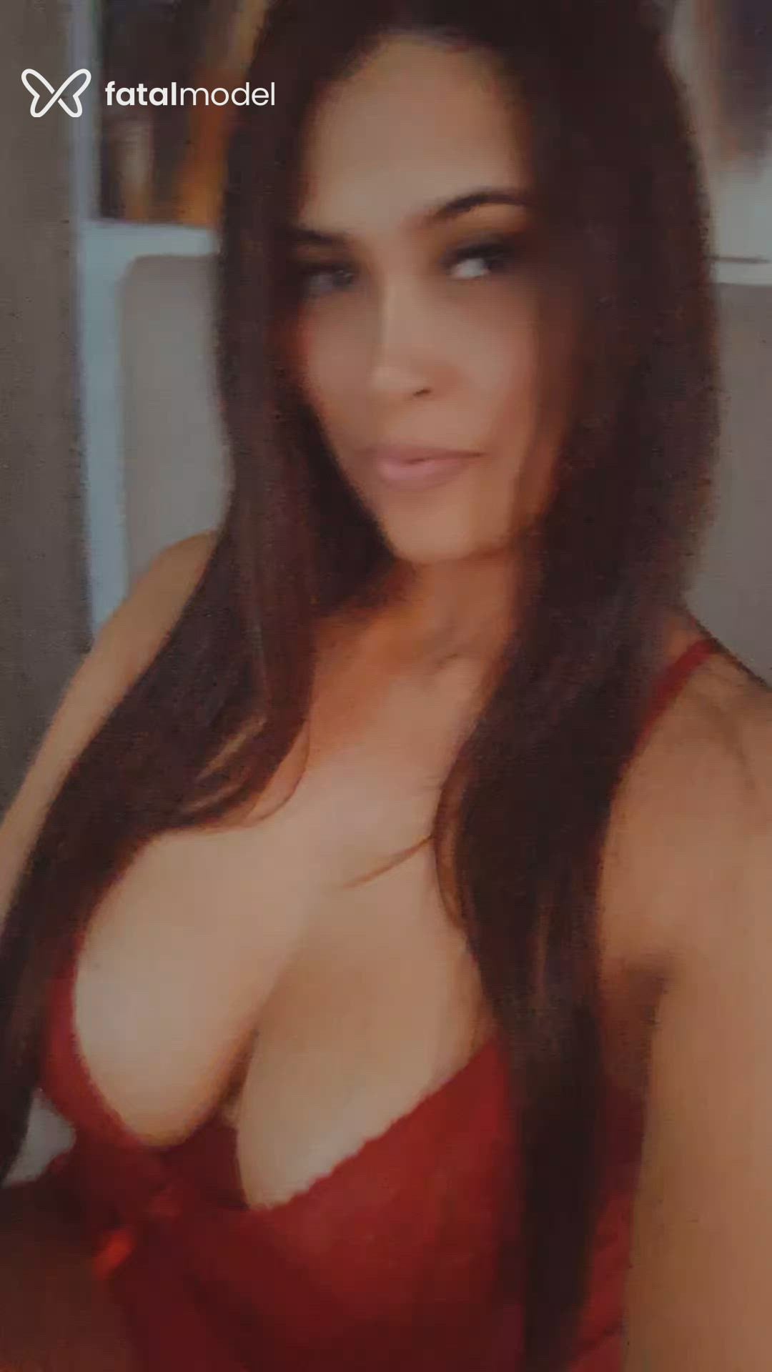Acompanhante mulher com cabelo castanho de olhos castanhos - Agatha Acompanhante mulher com cabelo castanho de olhos castanhos - Agatha