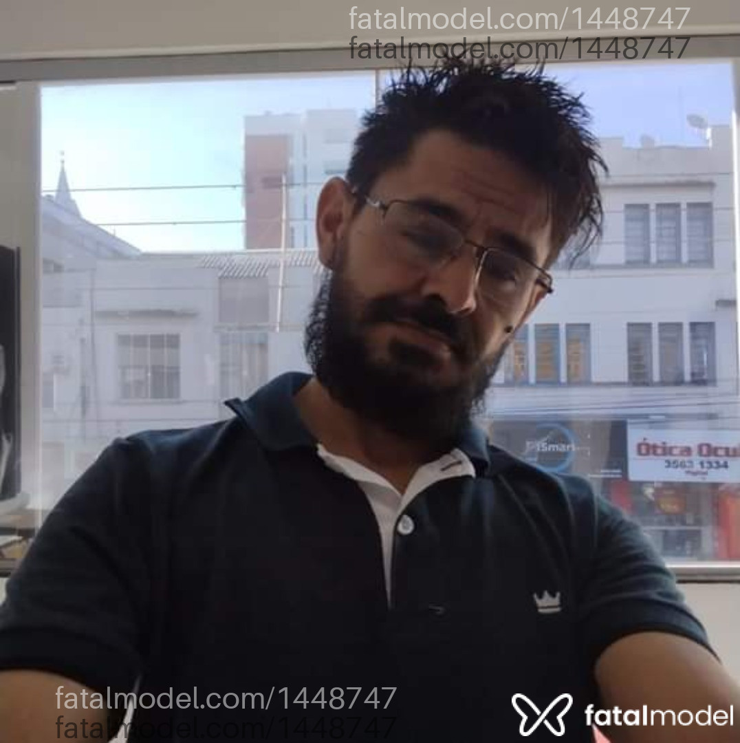 Acompanhante homem com cabelo castanho de olhos castanhos - Jocac